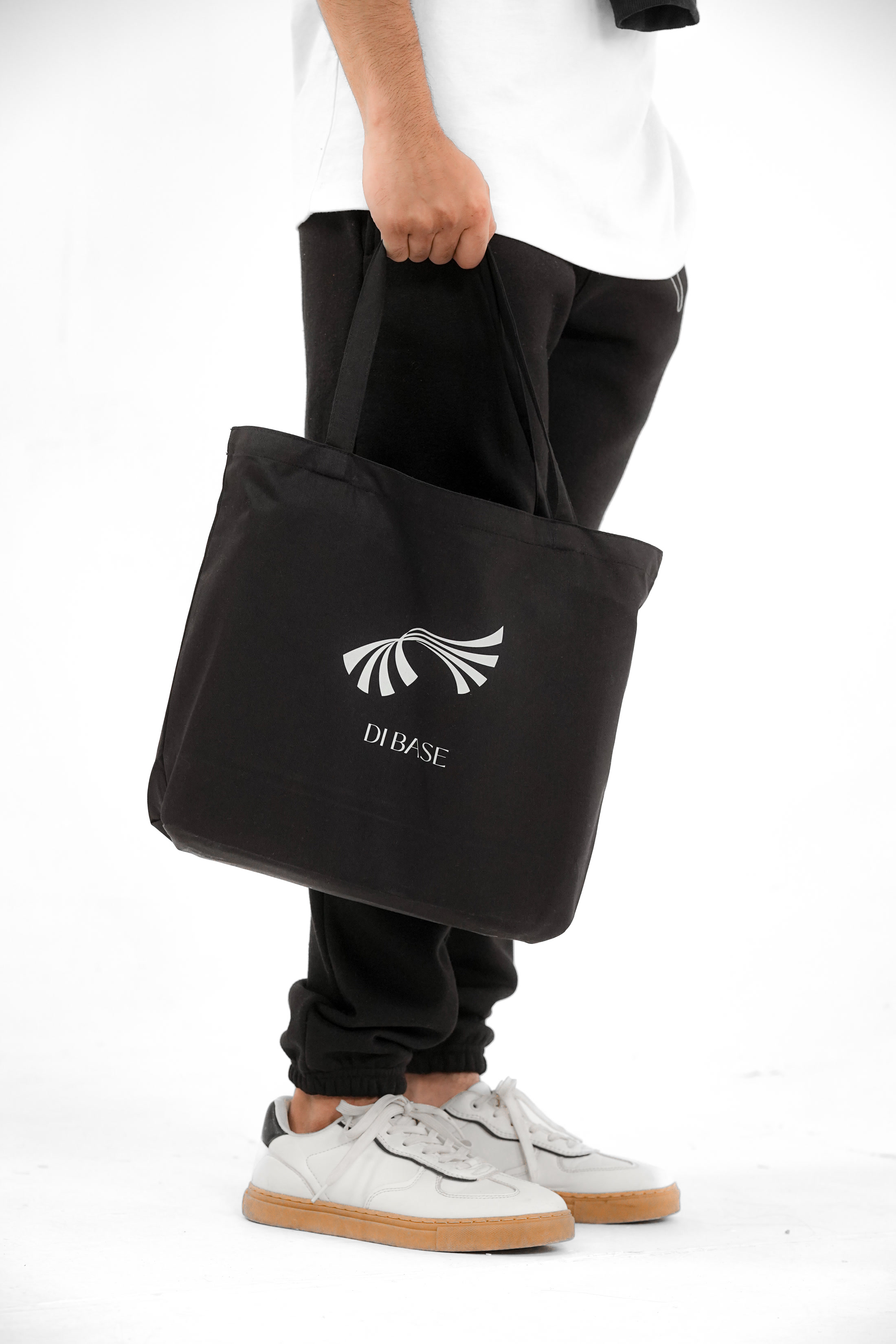 Mid Night Essential Bag Black