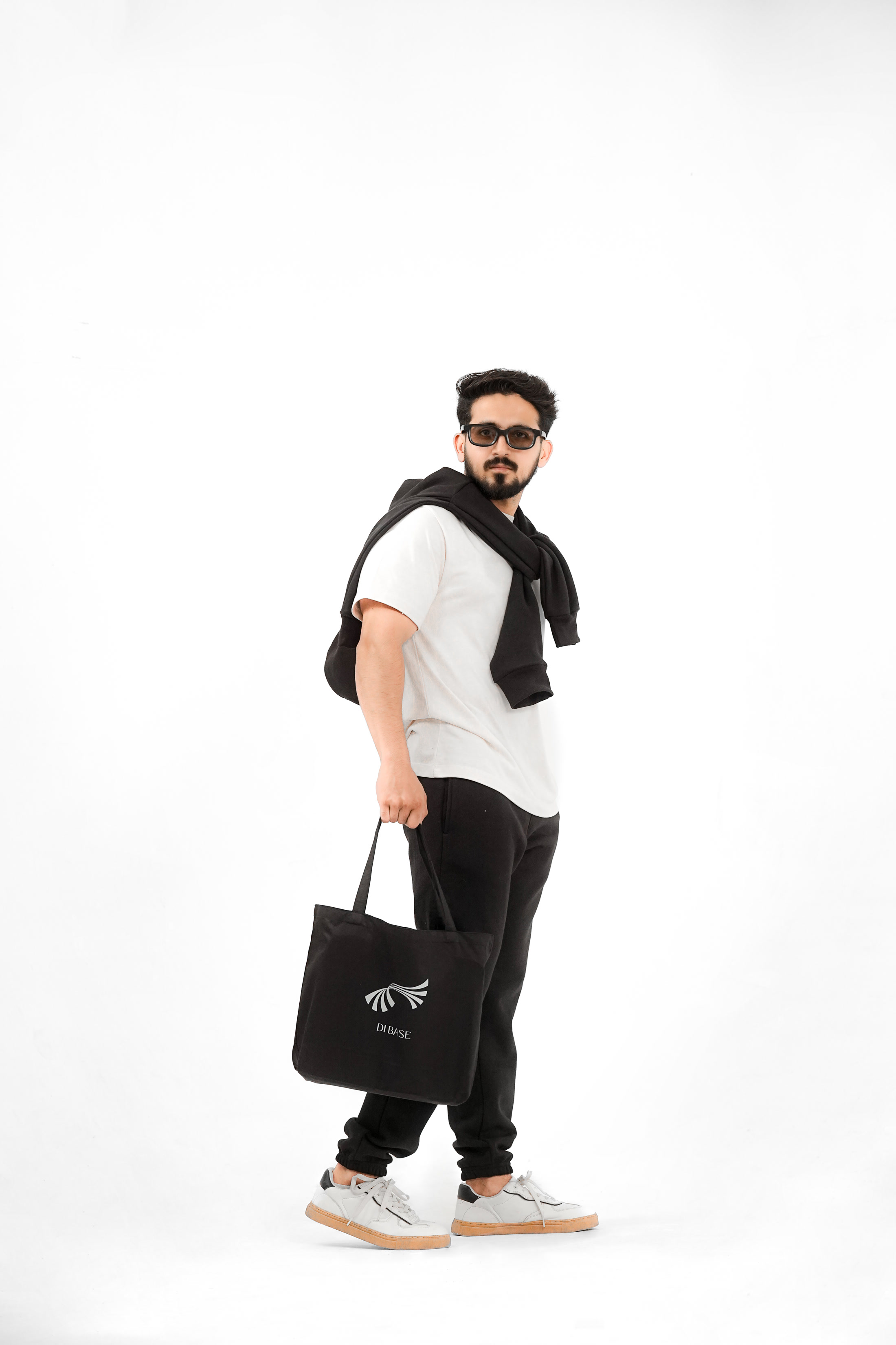 Mid Night Essential Bag Black - Zoom Image